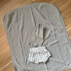 Quincy Mae newborn 0-3 mo sage/grayish green Baby Blanket and Outfit Set